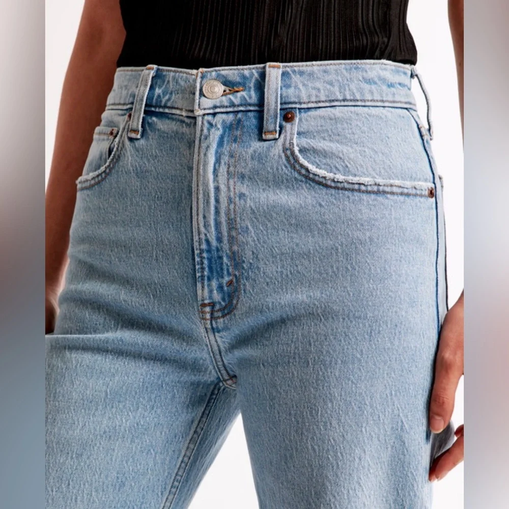 Abercrombie High Rise 90s Relaxed Jeans 33 NWT Light Wash Straight Denim - Picture 3 of 10